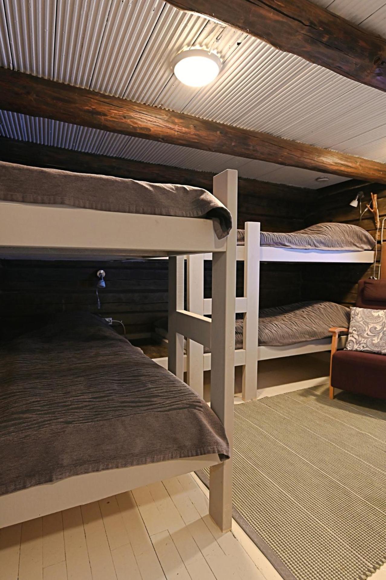 Classic Log Cabin Ski-In Ski-Out Levi Room photo