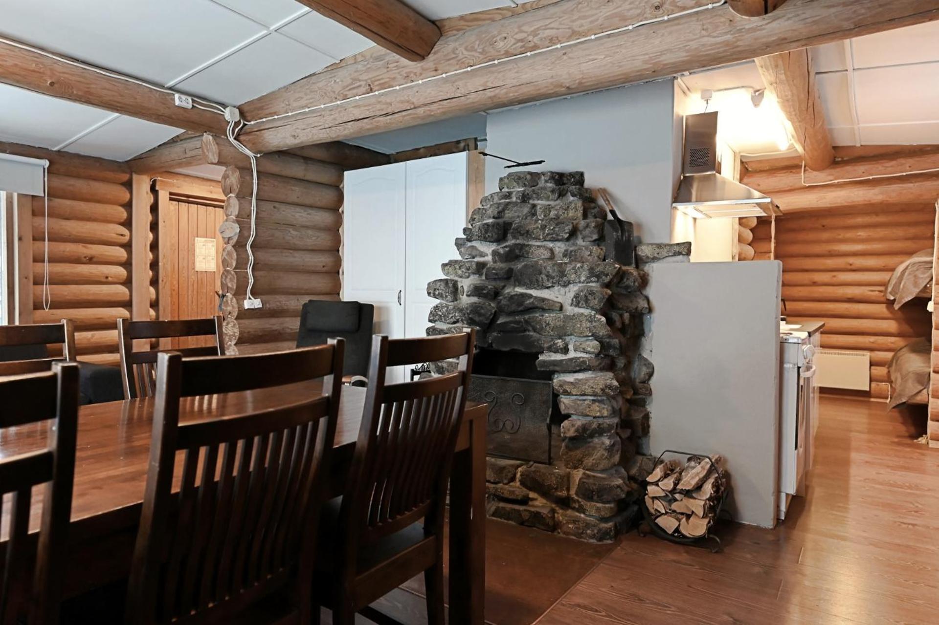 Classic Log Cabin Ski-In Ski-Out Levi Room photo