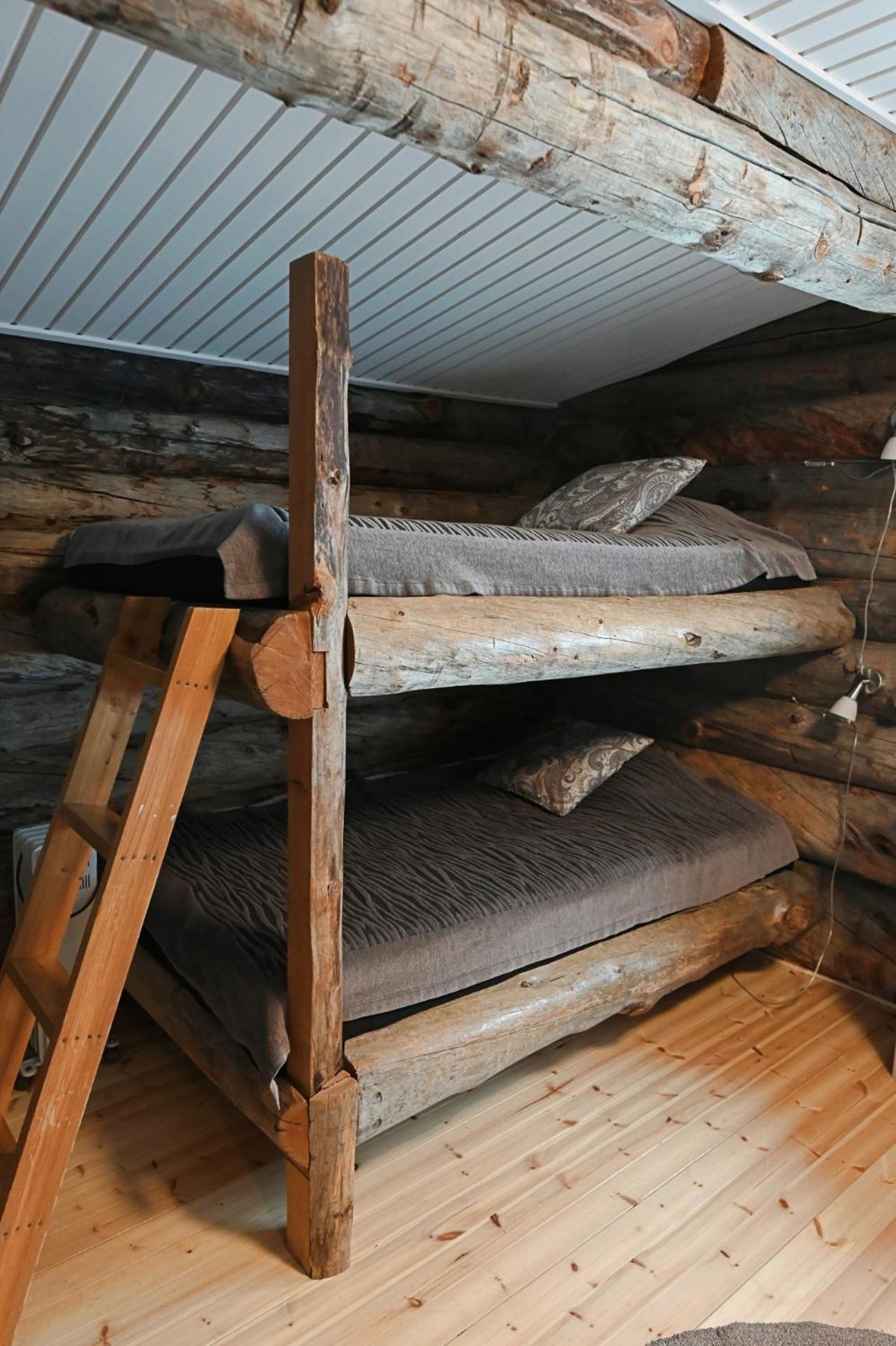 Classic Log Cabin Ski-In Ski-Out Levi Room photo